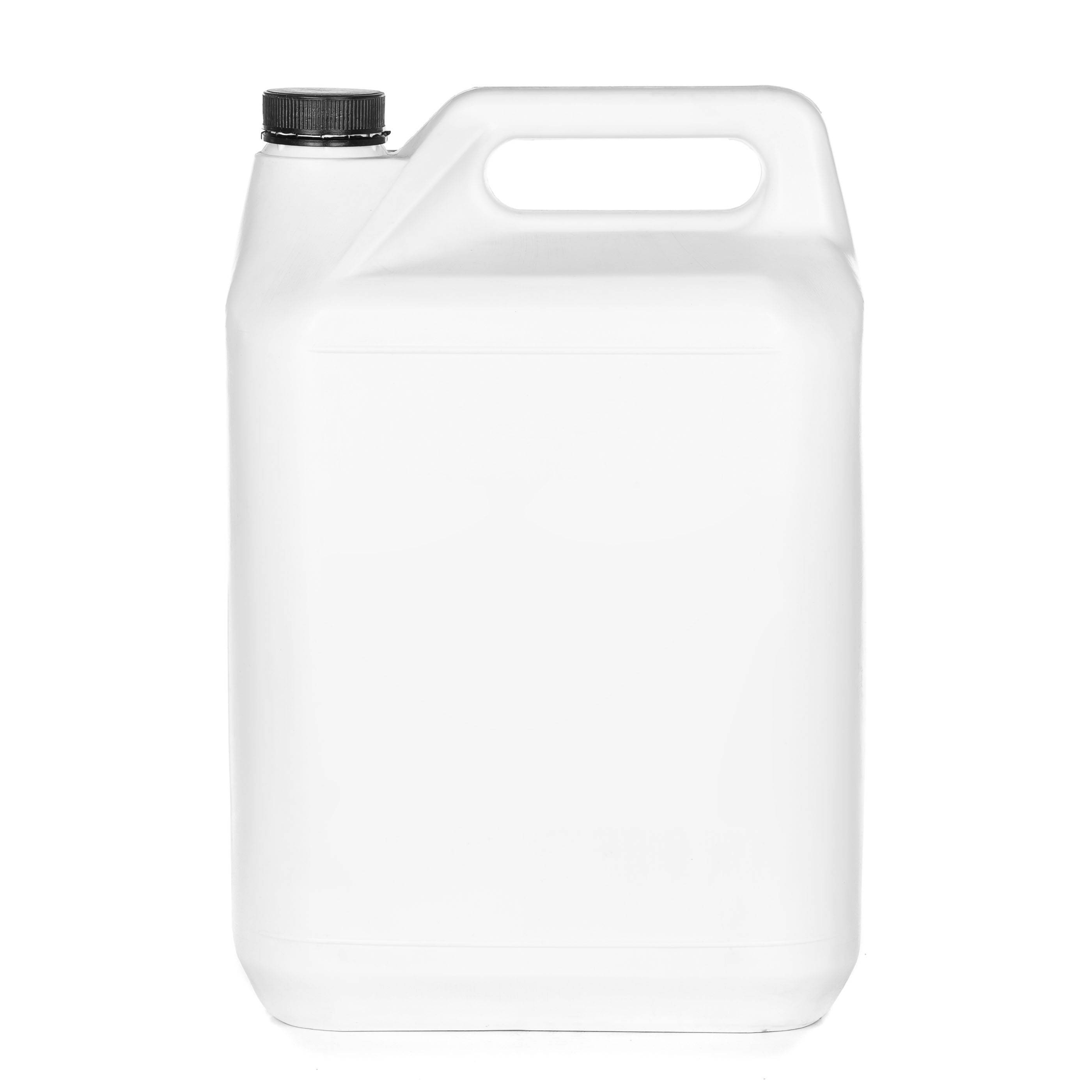 Белое пластиковое ведро с крышкой на белом фоне