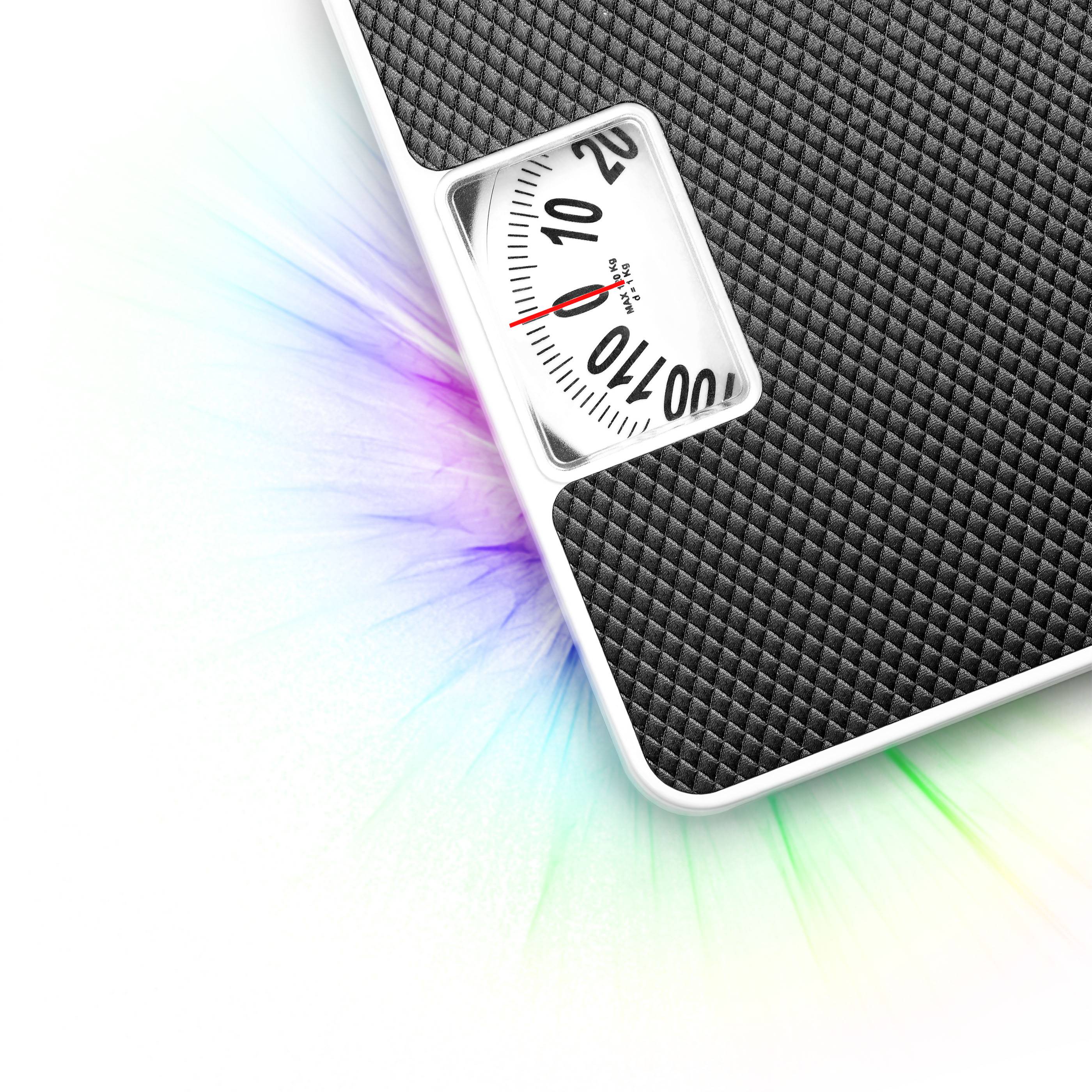 Весы на белом фоне (с примером текста)