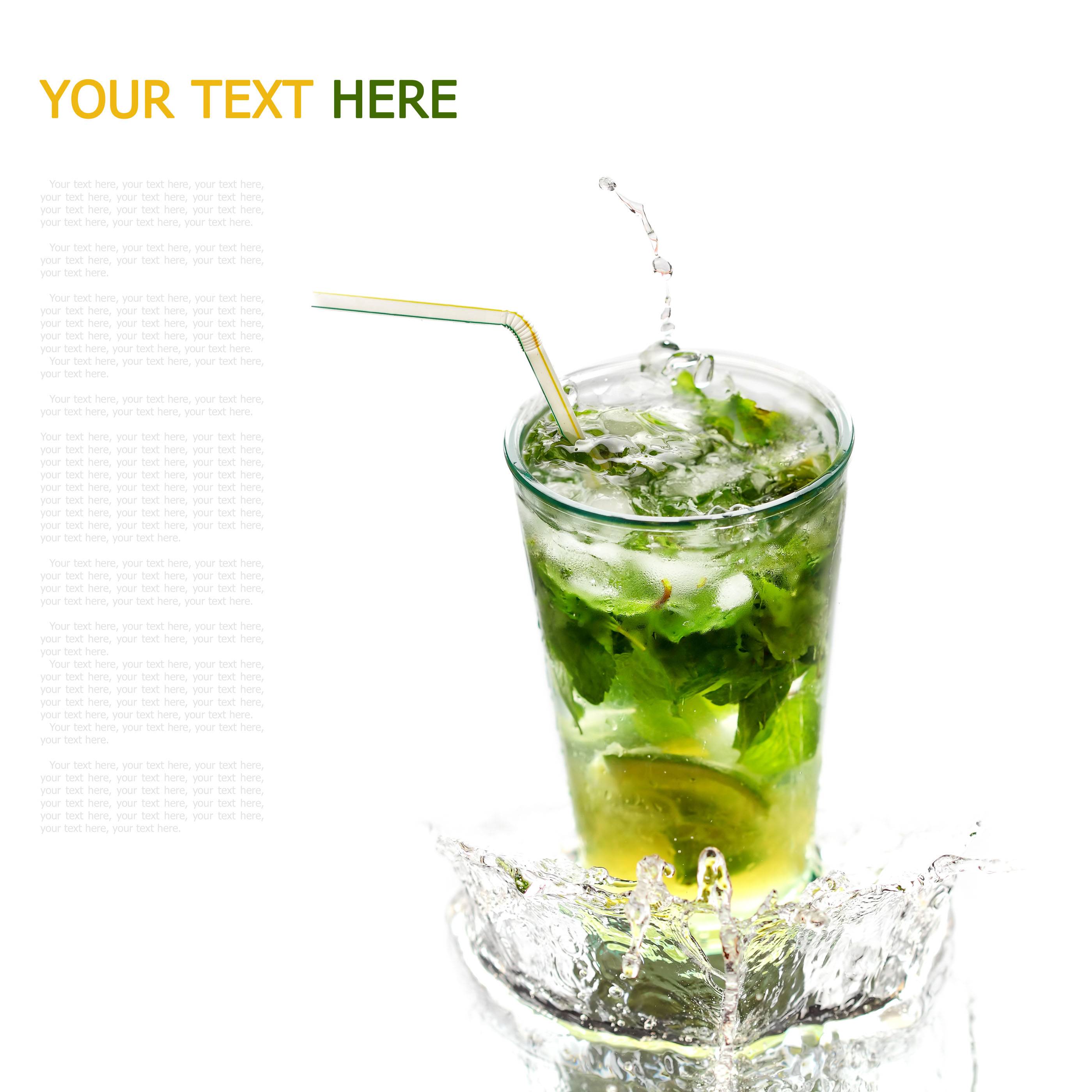 Ледяной мохито, брызги, капли воды (с образцом текста)