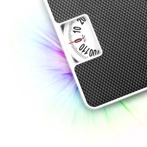 Весы на белом фоне (с примером текста)