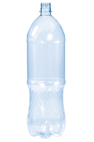 Новая чистая пустая пластиковая бутылка голубого цвета, изолированная на белом фоне;